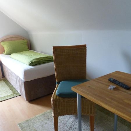Haus Der Gastlichkeit Hotell Ratingen Exteriör bild