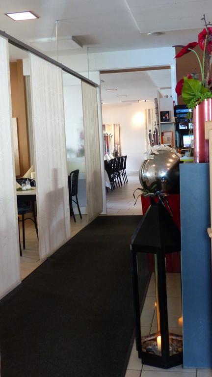 Haus Der Gastlichkeit Hotell Ratingen Exteriör bild