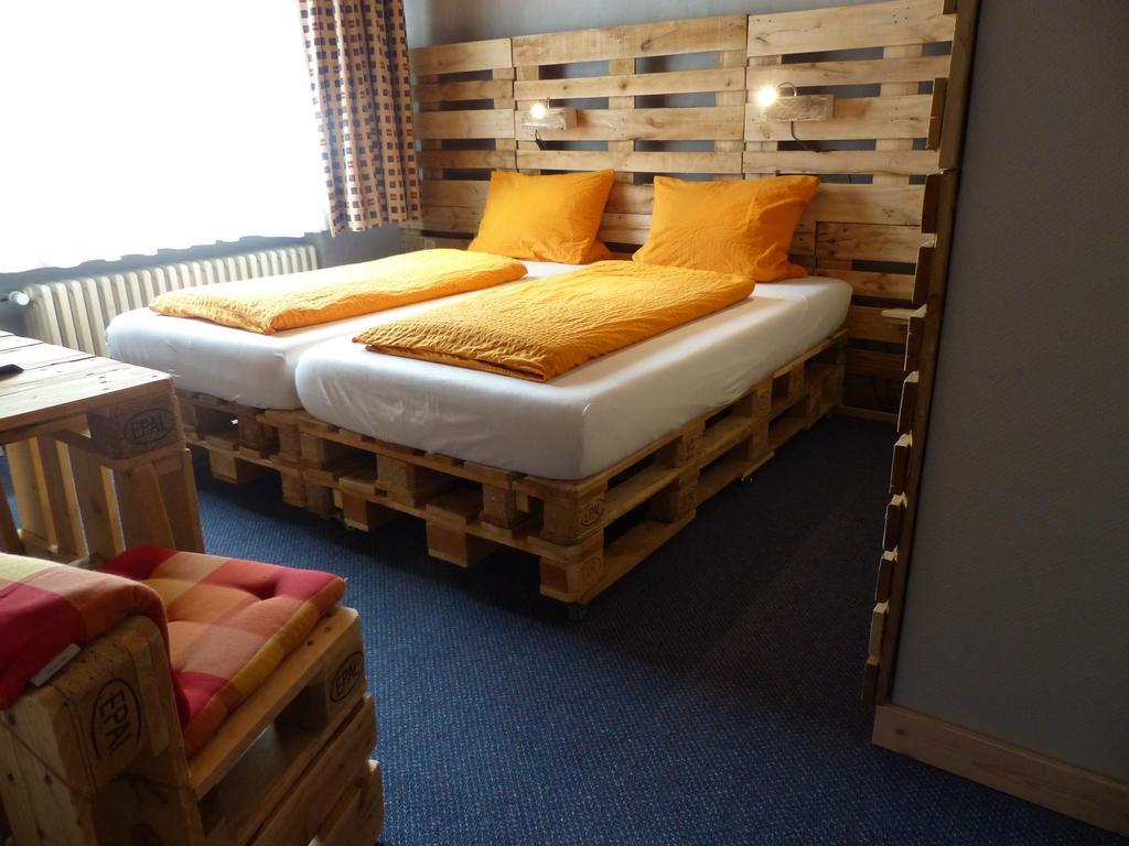 Haus Der Gastlichkeit Hotell Ratingen Exteriör bild