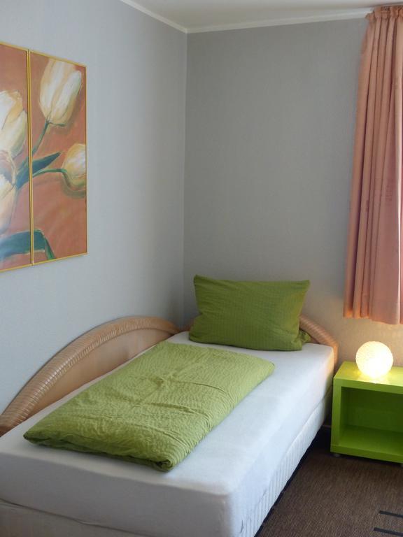 Haus Der Gastlichkeit Hotell Ratingen Exteriör bild